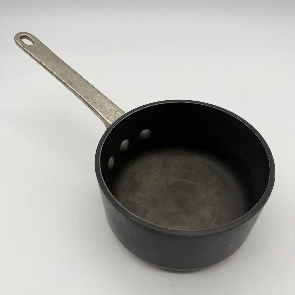 Calphalon Commercial Aluminum Company Professional 1.5qt saucepan 8701 1/2 Pot
